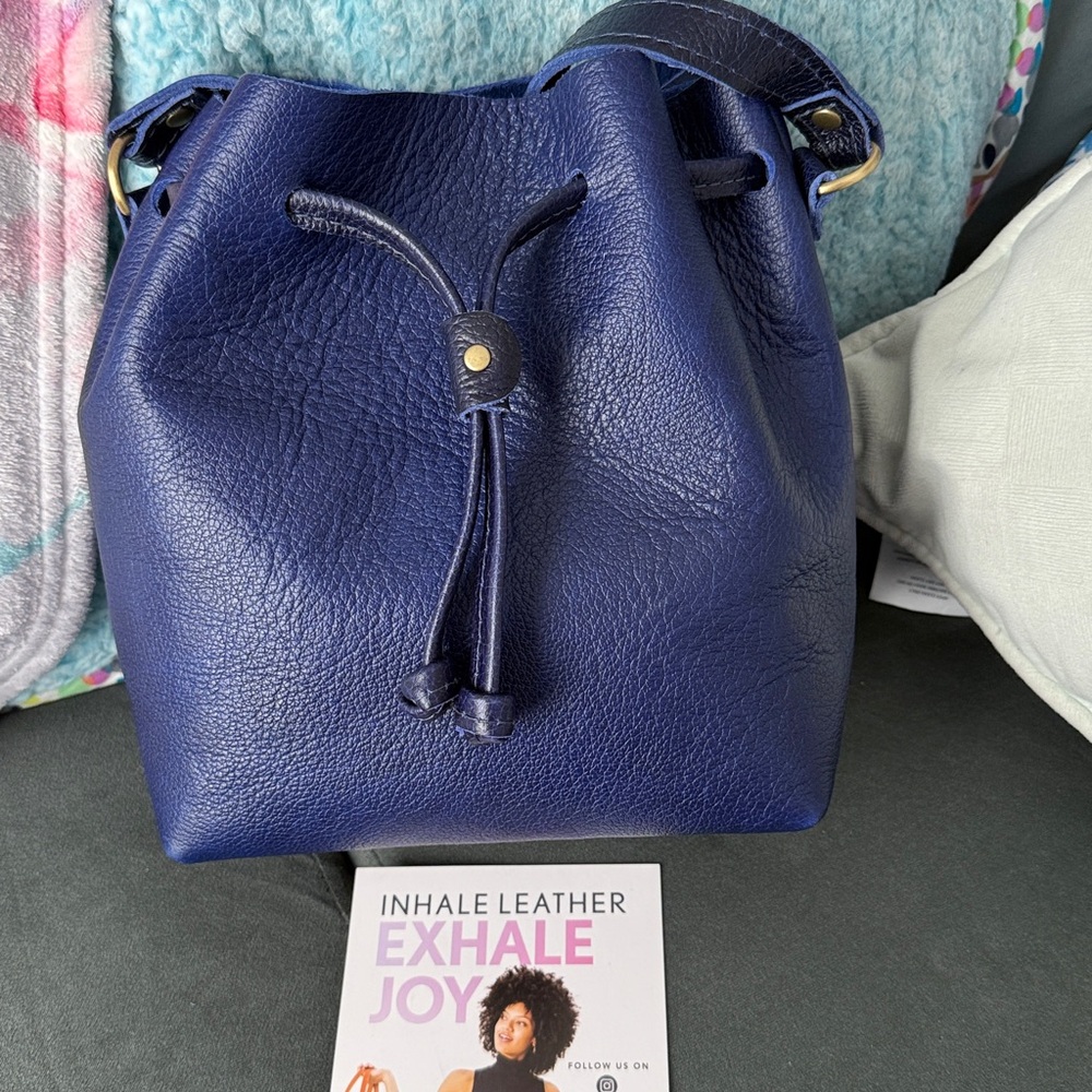 Portland Leather Goods small bucket in cobalt